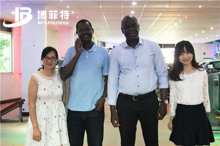 塞内加尔客户来中国进口向日葵成人网站的健身器材