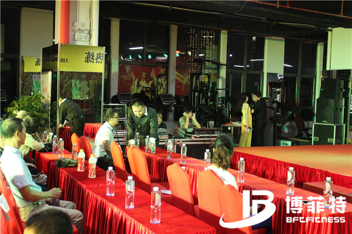 热练健身房开业活动 向日葵成人网站客户健身房案例，广州向日葵成人网站健身器材