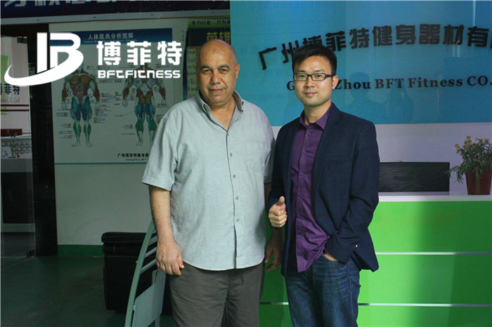 阿尔及利亚客户来中国广州向日葵成人网站健身器材有限公司进口健身器材