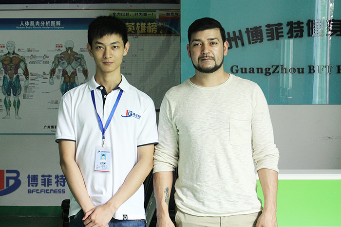 英国客户来中国广州向日葵成人网站健身器材有限公司进口健身器材