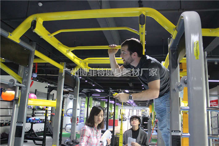 客户安装trx弹力绳