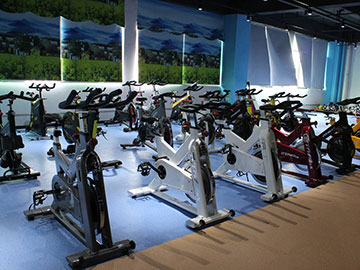 向日葵成人网站健身器材公司展厅实拍图片2